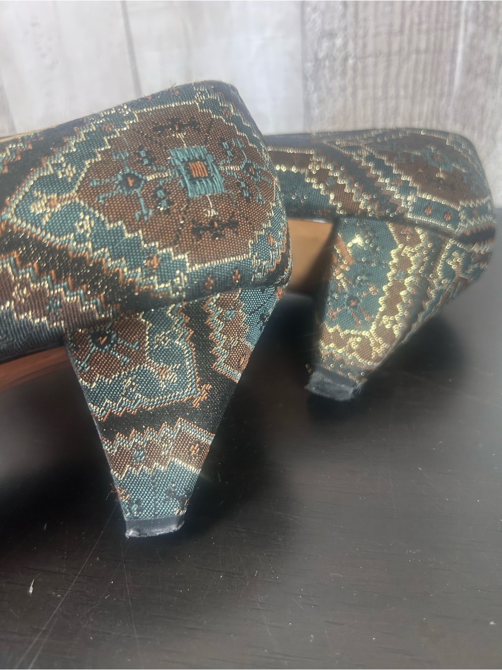 Vintage Roberto Capucci Italy Tapestry Jacquard Kitten Heel Pumps 10.5 AA w/ Box - Picture 9 of 11
